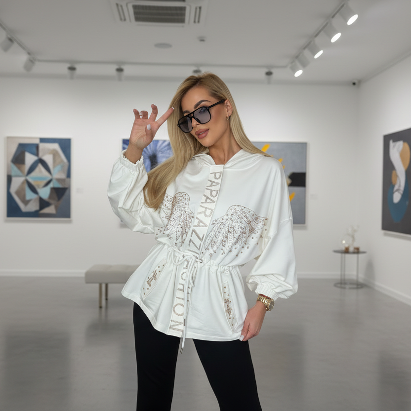Paparazzi Fashion 0075 Ensemble lumineux tenue femme deux pièces blanche avec sweat à capuche, pantalon assorti et ailes en strass dorés, coupe ample ajustable à la taille et détails bijoux tenue femme tendance et élégante pour le quot