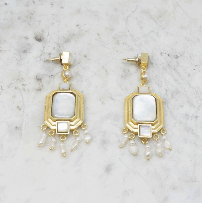 NIIKI PARIS ; 12 golden collection golden âge géométrique laiton doré a l or 28 carats Tout les bijoux NIIKI indisponibles sont en précommande dans un délai de 15 jours ouvrables voir en privé avec Laetitia .