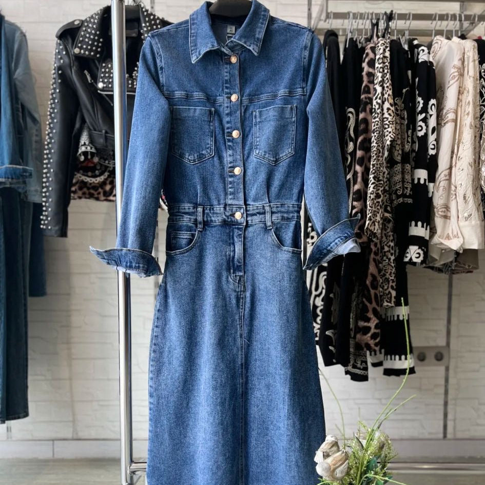 ROBE JEANS 5191 - style intemporel et confortable - boutonnage pression devant - poches poitrine et taille - coupe flatteuse - ideale pour toutes les saisons - tissu denim de qualité
