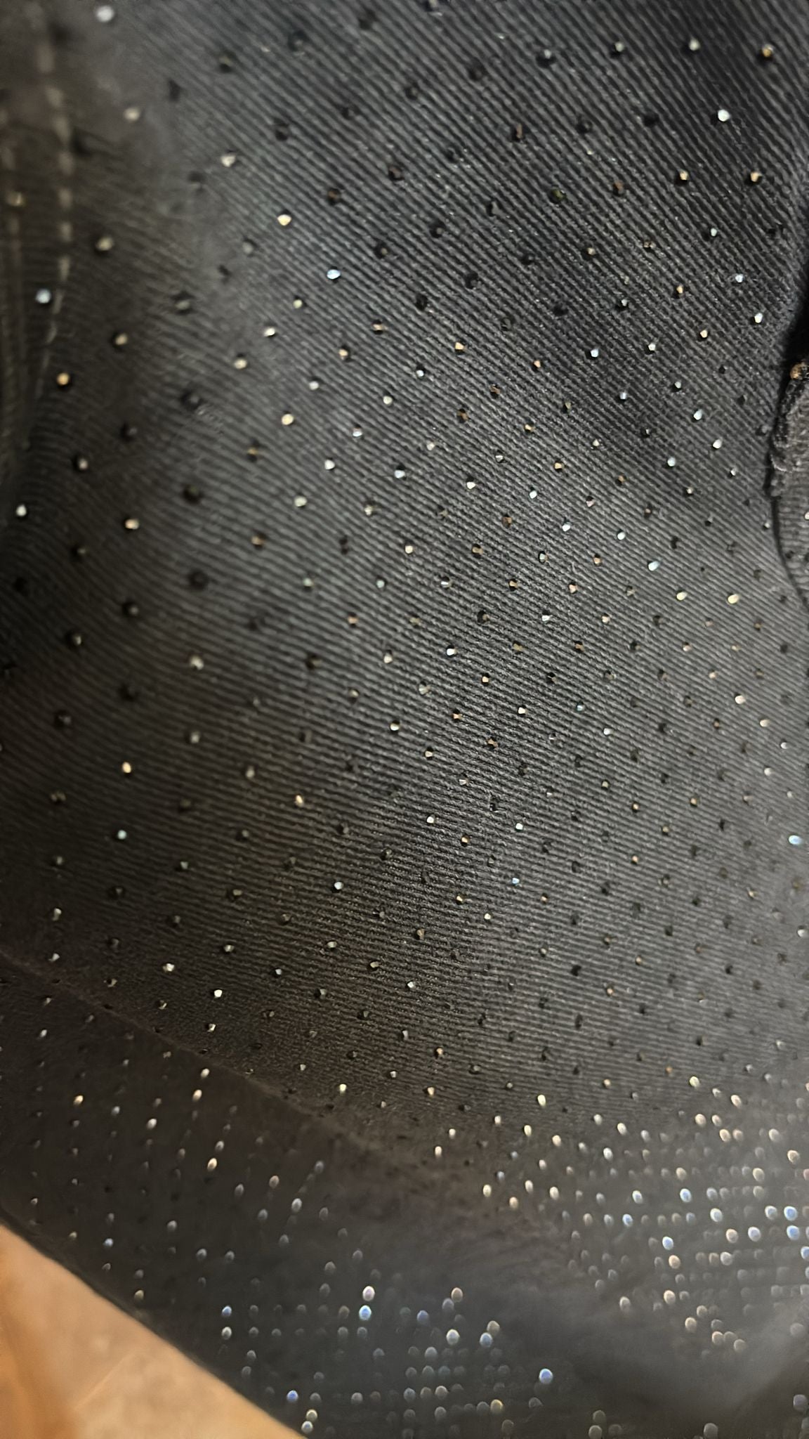 5885 JEANS NOIR TAILLE46 STRASS DEVANT. STRECH TAILLE TRES BIEN TAILLE HAUTE