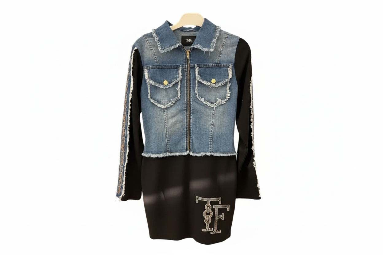 ROBE de Chez TATU 9219 bi matière au style urbain chic, alliant une coupe ajustée flatteuse et des finitions bientravaillées. Une pièce moderne et tendance qui sublime la silhouette et s’adapte aussi bien à une tenue de jour qu’à une sortie élégante.