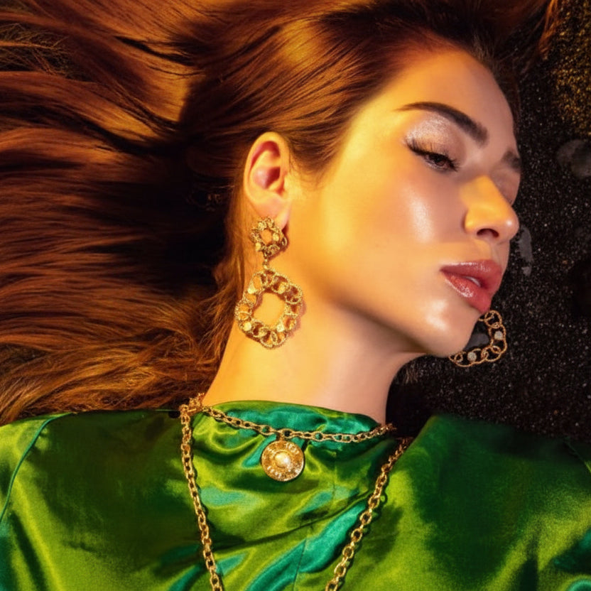 NIIKI PARIS NCE 1385 Anaé boucles d’oreilles perlées en laiton doré à l or 18carats Tout les bijoux NIIKI indisponibles sont en précommande dans un délai de 15 jours ouvrables voir en privé avec Laetitia .