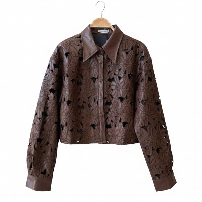 Blouson ajouré MBB8915 – veste courte femme en similicuir marron chocolat avec découpes florales au laser, col chemise et boutons devant, pièce originale pour une tenue chic de saison