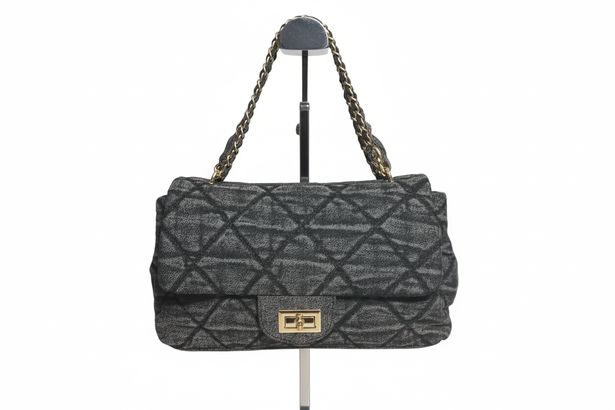 245013 SAC en jeans très joli design avec ce quadrillage en similicuir fermoir doré en acier, inoxydable,ances pour porter au bras ou épaules 25 cm de largeur 15 cm de hauteur, 8 cm de profondeur