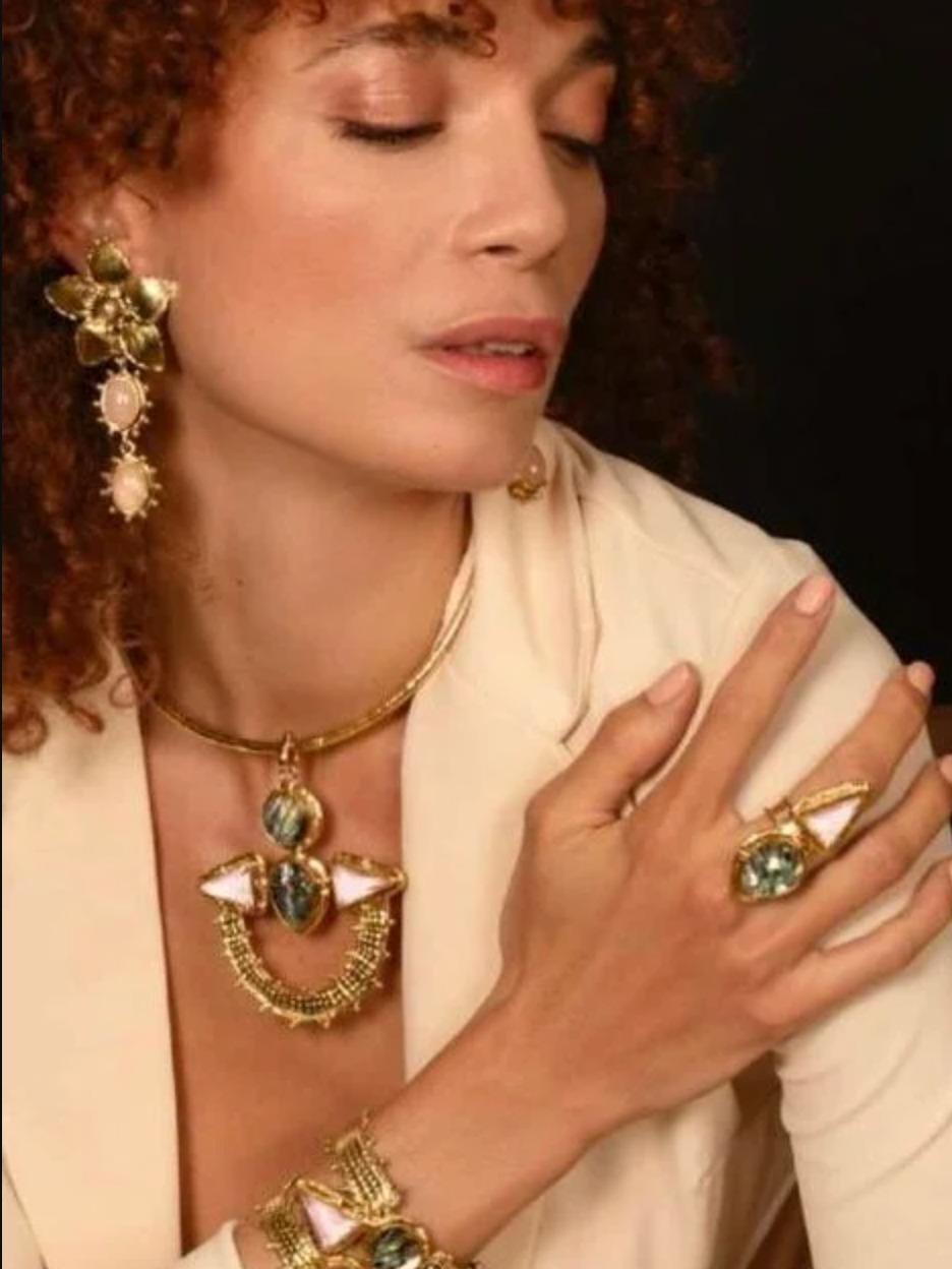 PRECOMANDE SUR 10 JOUR 234 NIIKI NCN 959 collier Caledonia