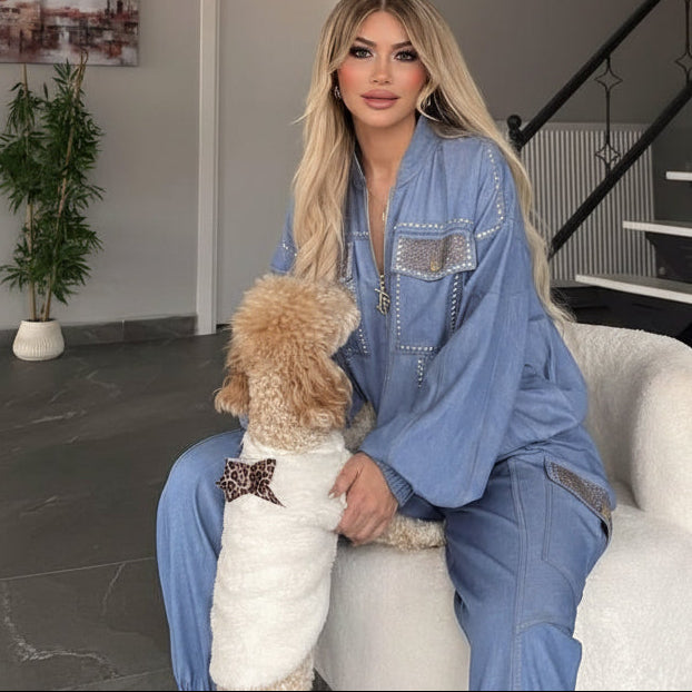 JOGGING TATU FASHION 1048 denim bleu clair premium style cargo chic avec détails strass étincelants coupe relax confortable tendance streetwear glamour outfit de luxe idéal printemps 2026