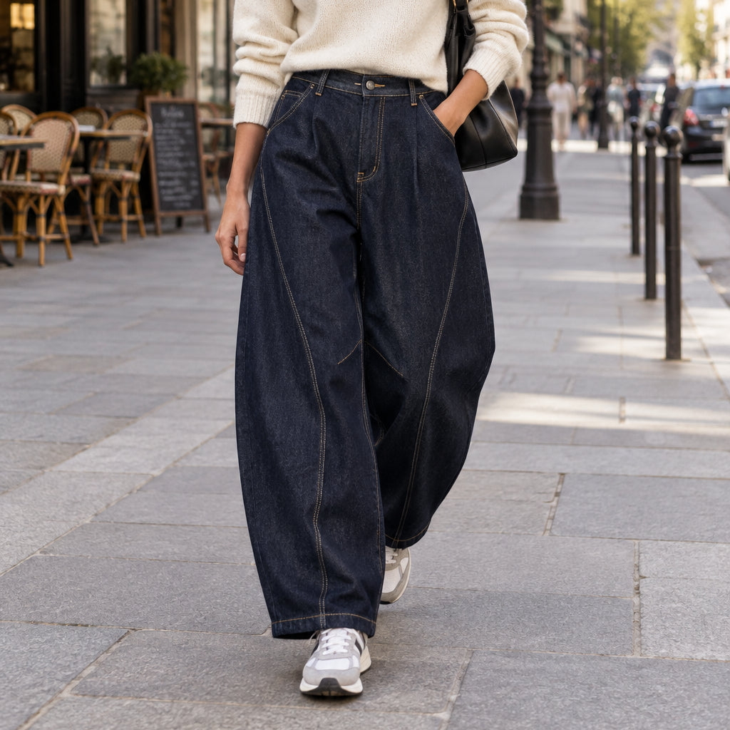 Jean barrel YW1587J – jean balloon femme en denim brut sombre, taille haute asymétrique croisée, jambes larges arrondies et surpiqûres contrastées, style streetwear chic pour le quotidien