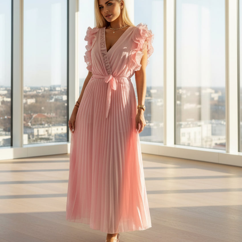 PAPARAZZI robe longue plissée à fleurs 2142 : l’élégance vaporeuse en mousseline pour vos soirées d’été, avec son décolleté en v plongeant et ses manches à volants, une pièce unique pour un look romantique et sophistiqué.