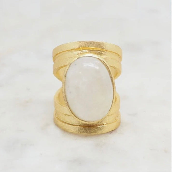 NIIKI PARIS ; 12 golden collection golden âge géométrique laiton doré a l or 28 carats Tout les bijoux NIIKI indisponibles sont en précommande dans un délai de 15 jours ouvrables voir en privé avec Laetitia .