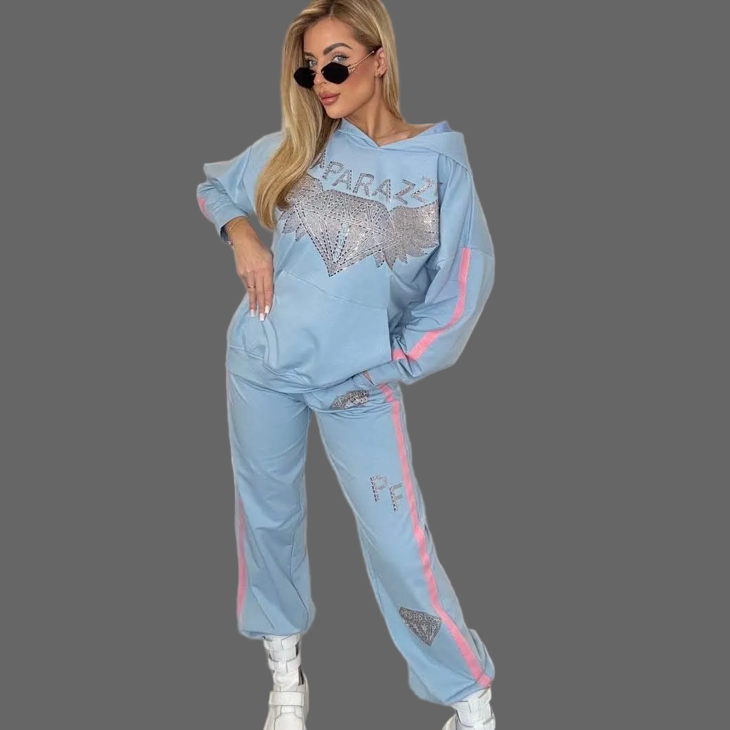 0074 PAPARAZZI ensemble jogging chic paparazzi à strass et diamants - haut à capuche et pantalon avec bandes roses contrastées - disponible en bleu ciel et noir profond - style streetwear de luxe et confort premium