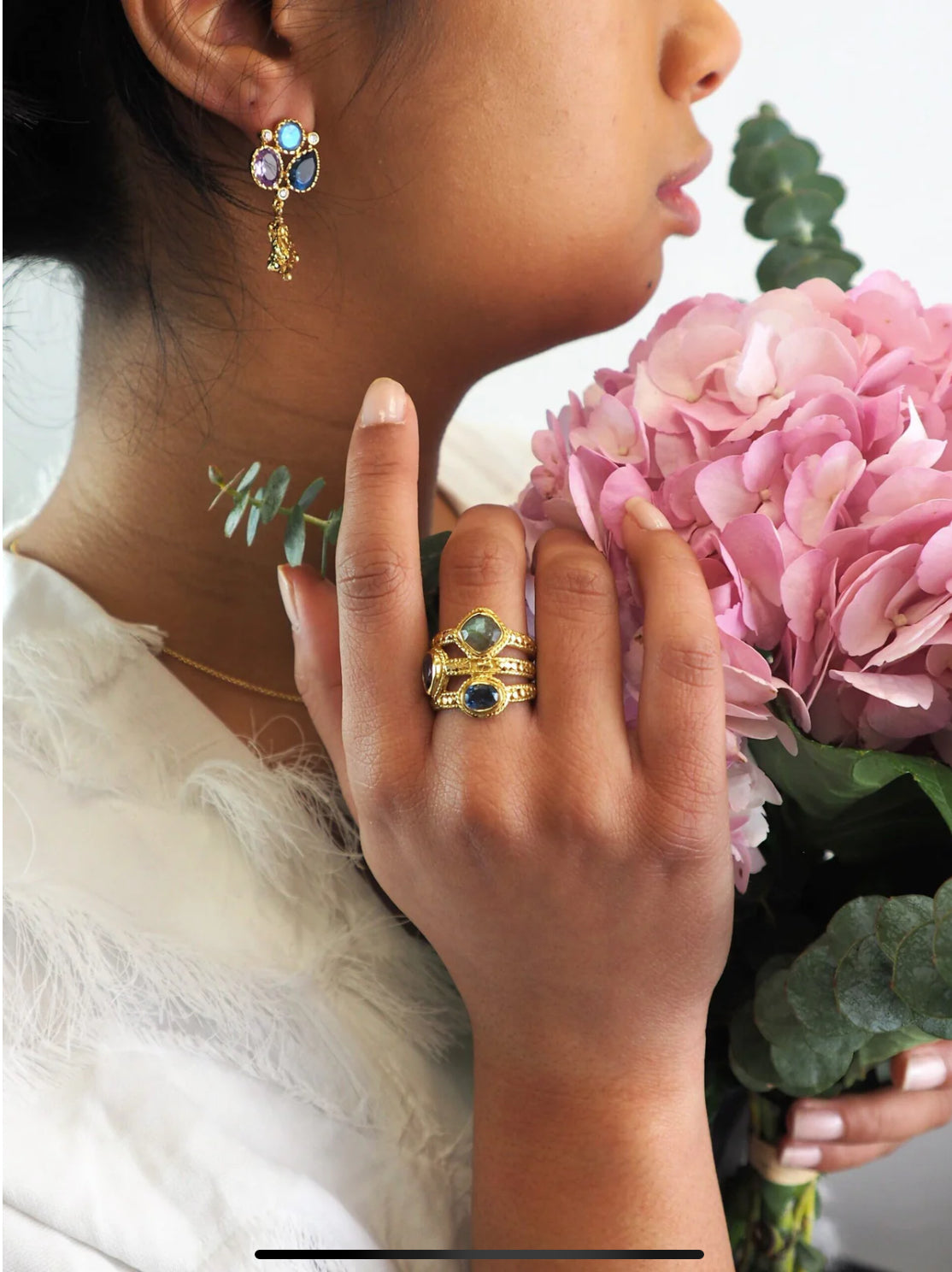 NCR061G NIIKI PARIS bague Elena plaqué or pierres semi-précieuses améthyste/iolite/hydro /labradorite/zirkon Tout les bijoux NIIKI indisponibles sont en précommande dans un délai de 15 jours ouvrables voir en privé avec Laetitia .