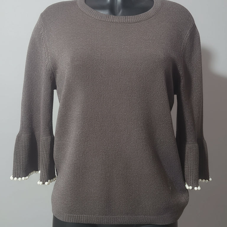 PULL 86036 léger col rond manches volants avec détails de perles pour un style élégant