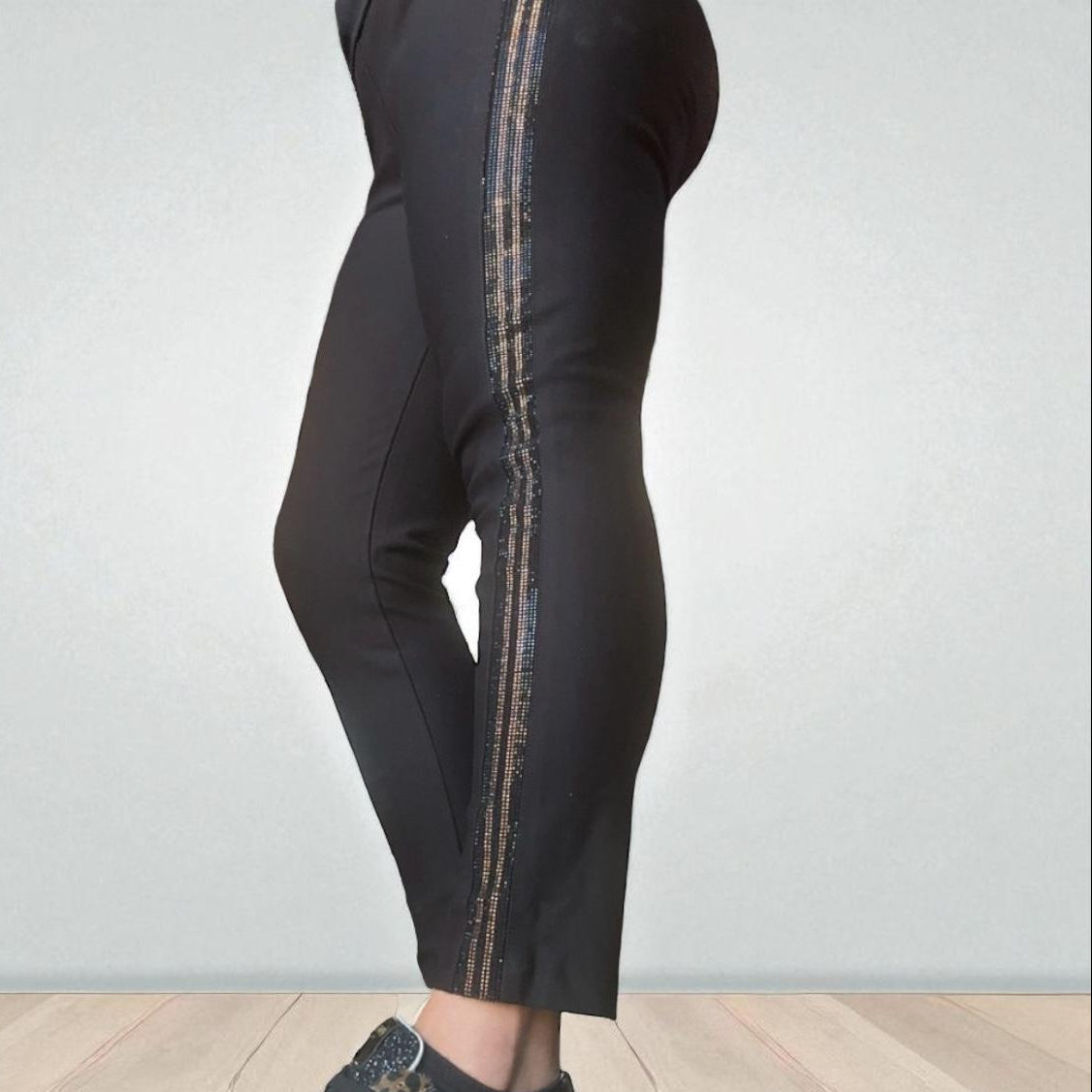 Pantalon chic 1710 – pantalon slim noir à bandes de strass et ceinture