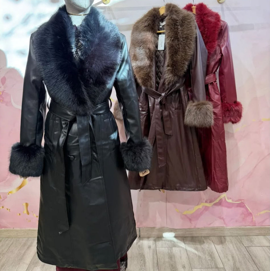 Manteau glamour 82079 – manteau long femme noir effet cuir avec col et poignets en fausse fourrure, ceinture à nouer et coupe structurée, style chic pour les tenues d&