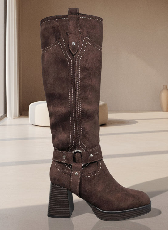 1825 Bottes Suédine Femme Marron/Noir Talon Bloc 7 cm Confortable et Stabile Look Authentique et Tendance avec Surpiqûres Contrastées et Anneau Métallique Décoratif
