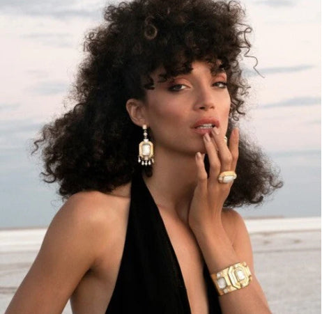 NIIKI PARIS NCR459 Bague golden âge pierre nacre Tout les bijoux NIIKI indisponibles sont en précommande dans un délai de 15 jours ouvrables voir en privé avec Laetitia .