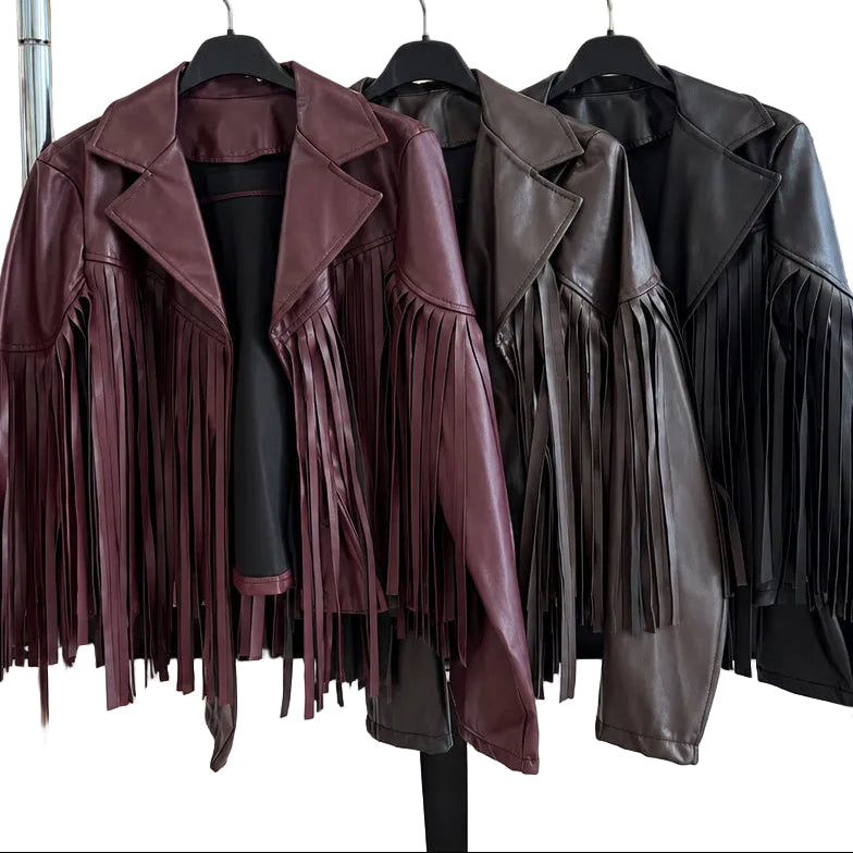 Perfecto frangé 12863 – veste courte femme en similicuir avec longues franges sur le devant, les manches et le dos, col à revers, style rock western bohème chic à associer à un jean ou une robe unie pour souligner ses franges décoratives