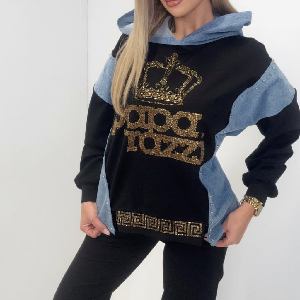 Paparazzi Fashion 0045 Jogging denim femme deux pièces noir et bleu clair avec sweat à capuche, empiècements jean, couronne en strass et pantalon coordonné, ensemble sport chic urbain pour une tenue tendance