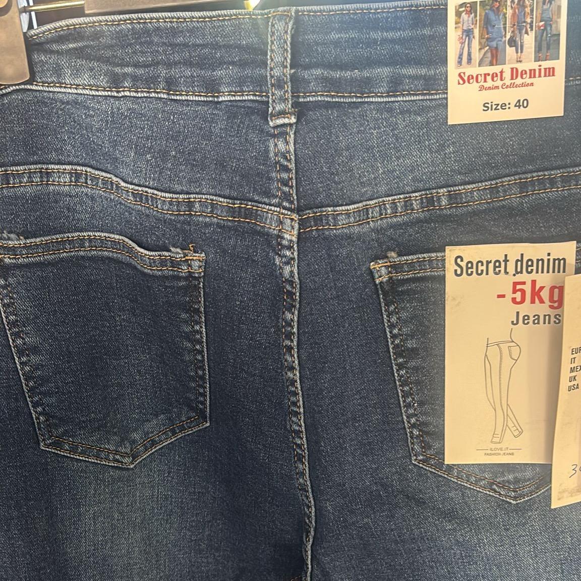 997 Jeans Slim Taille Haute en Denim Bleu avec Élasthanne pour Confort Optimal et Silhouette Affinée Idéal pour Tenue Élégante push up