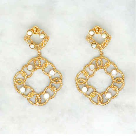 NIIKI PARIS NCE 1385 Anaé boucles d’oreilles perlées en laiton doré à l or 18carats Tout les bijoux NIIKI indisponibles sont en précommande dans un délai de 15 jours ouvrables voir en privé avec Laetitia .