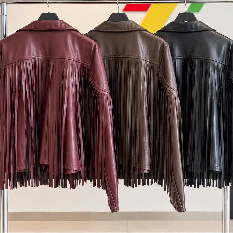 Perfecto frangé 12863 – veste courte femme en similicuir avec longues franges sur le devant, les manches et le dos, col à revers, style rock western bohème chic à associer à un jean ou une robe unie pour souligner ses franges décoratives