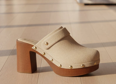 FG30 Sabot Beige Semelle Bois Vernis Marron Foncé Style Rétro Chic Clous Dorés Doublure Simili-Cuir Confort Vintage
