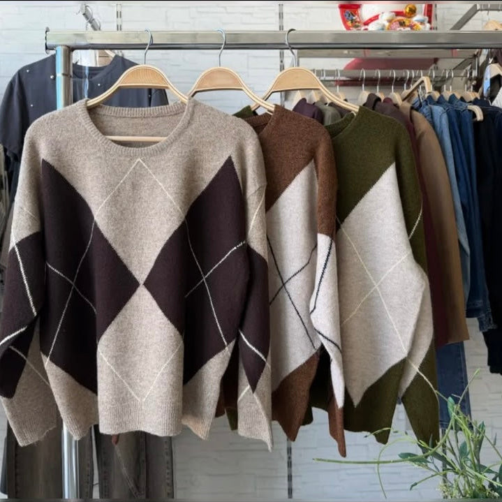 Pull argyle CH6582 – pull femme à losanges style preppy, maille tricotée, col rond et coupe ample, coloris naturels bicolores pour une tenue chic décontractée