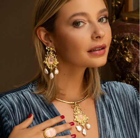 NIIKI 1430 Baroquea deux pièces indépendantes boucles d oreilles ou collier ( pierre de lunes)Tout les bijoux NIIKI en rupture peuvent être en précommande dans un délai de 15 jours ouvrables voir en privé avec Laetitia .
