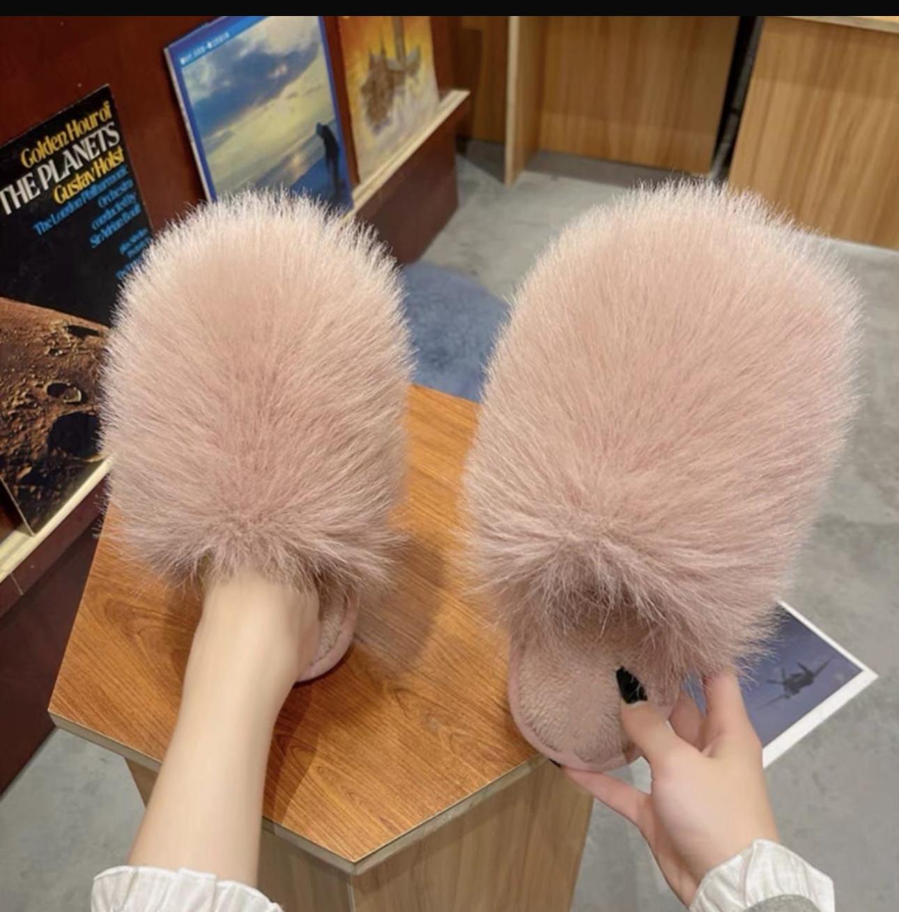 BNB19 Chaussons Moumoutes pour Femme Confort Absolu Poils Longs Doux et Chauds Idéaux pour Soirées Froides et Activités Quotidiennes