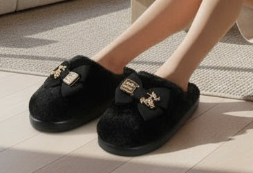 pantoufle BNB13 fourrés élégants pour femmes confort et style avec nœud papillon doré et ours pelucheux idéaux pour l’hiver