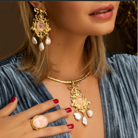 NIIKI 1430 Baroquea deux pièces indépendantes boucles d oreilles ou collier ( pierre de lunes)Tout les bijoux NIIKI en rupture peuvent être en précommande dans un délai de 15 jours ouvrables voir en privé avec Laetitia .