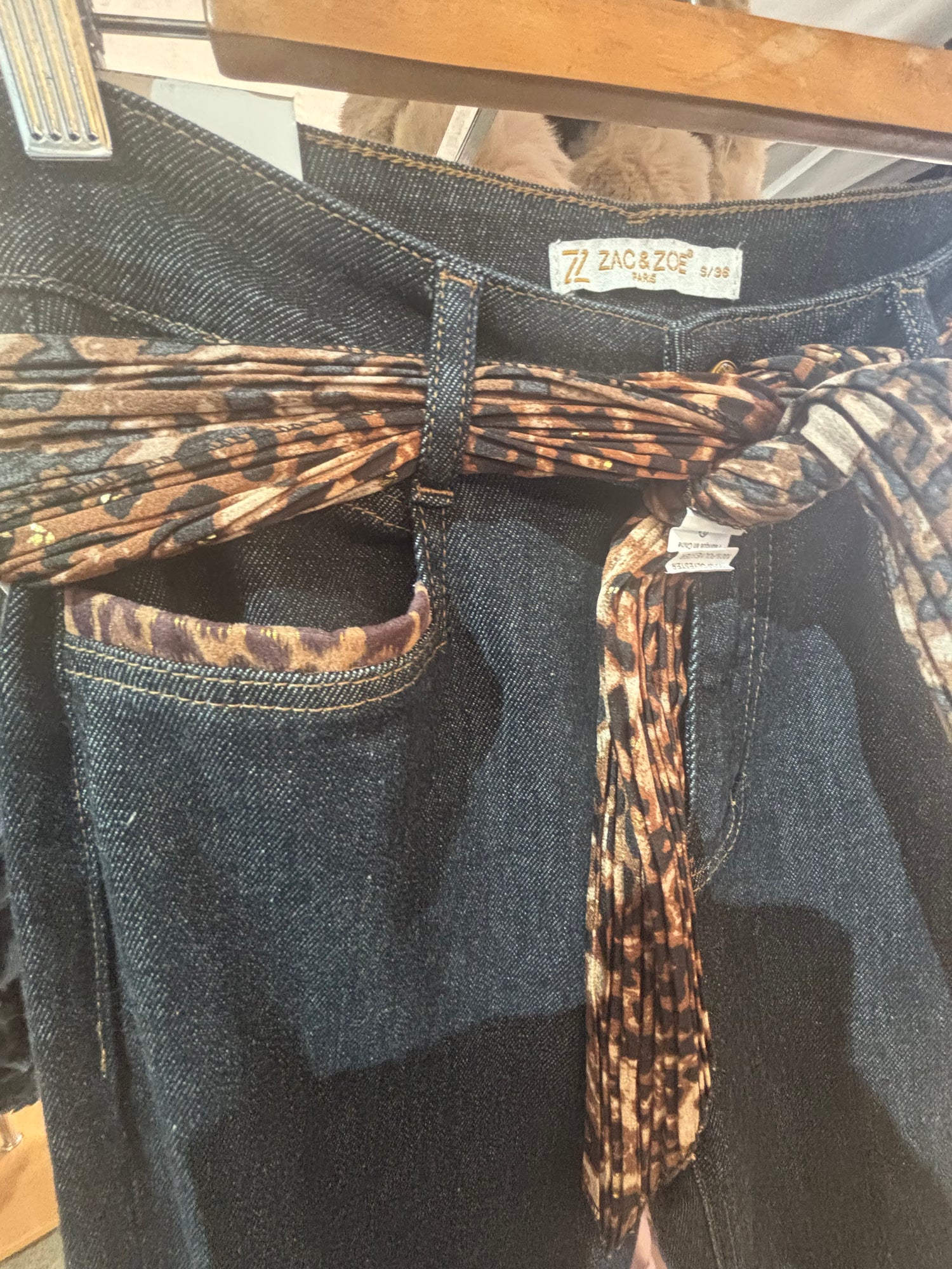 POPUP 6036 PANTALON JEANS REVERS ET CEINTURE LÉOPARD