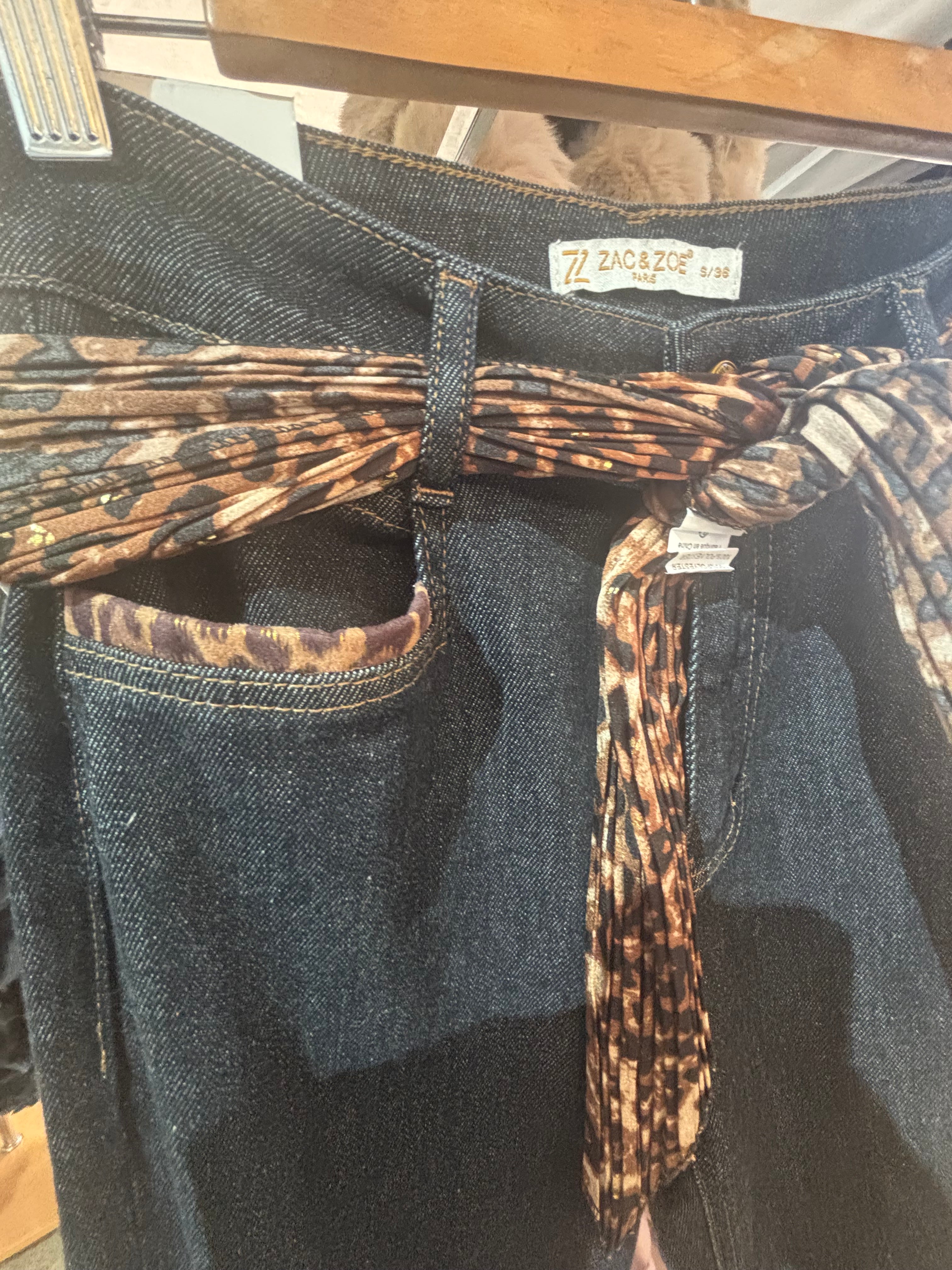 POPUP 6036 PANTALON JEANS REVERS ET CEINTURE LÉOPARD