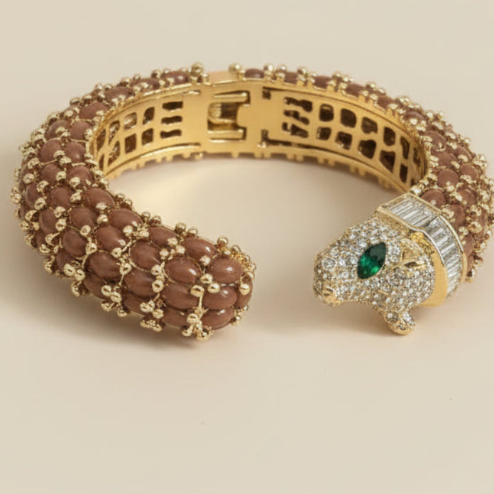 NIIKI PARIS Jonc leo noir et marron à une tête ( poignet 17 cm) Tout les bijoux NIIKI indisponibles sont en précommande dans un délai de 15 jours ouvrables voir en privé avec Laetitia .