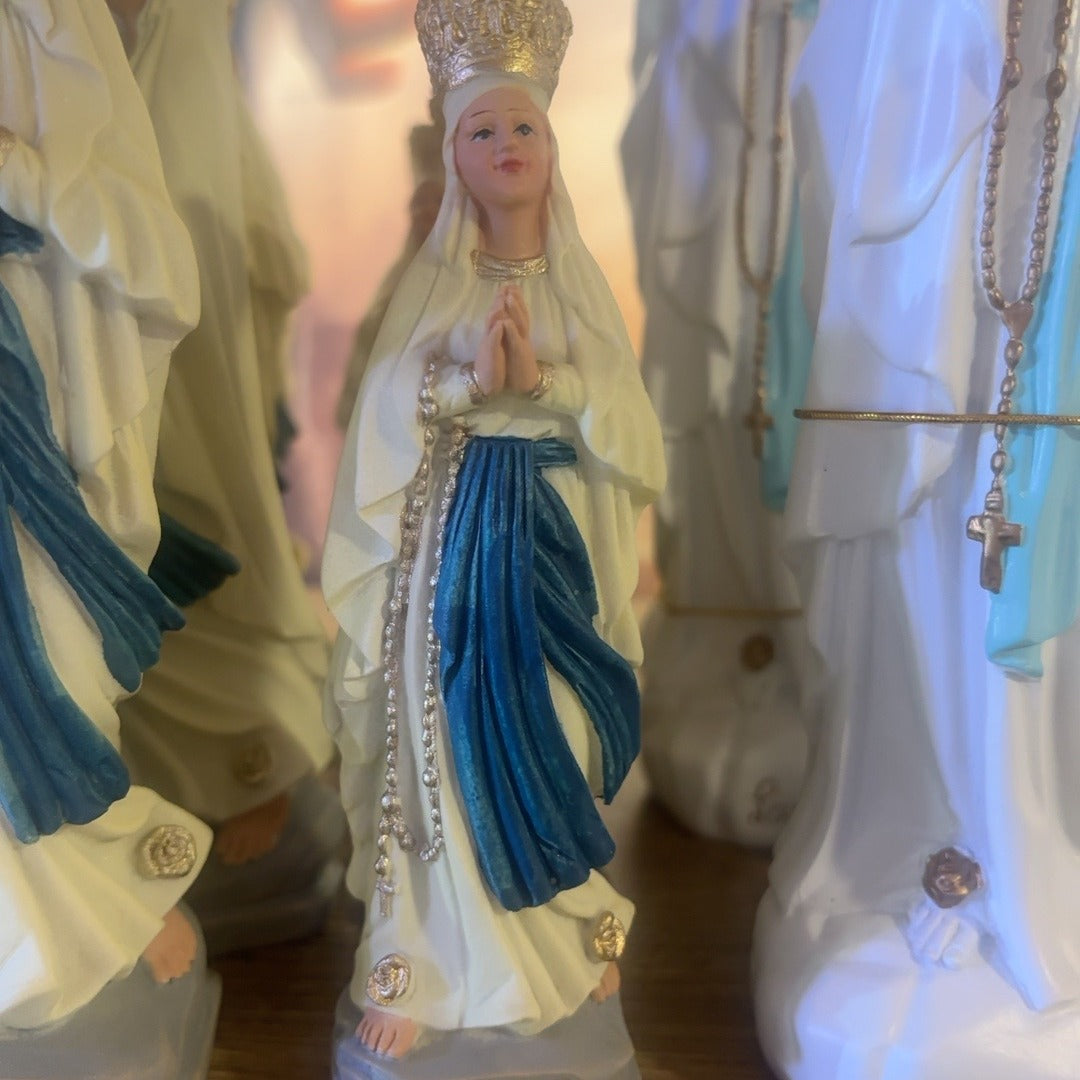 Vierge couronnée photo carrée 4