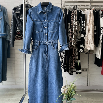 ROBE JEANS 5191 - style intemporel et confortable - boutonnage pression devant - poches poitrine et taille - coupe flatteuse - ideale pour toutes les saisons - tissu denim de qualité