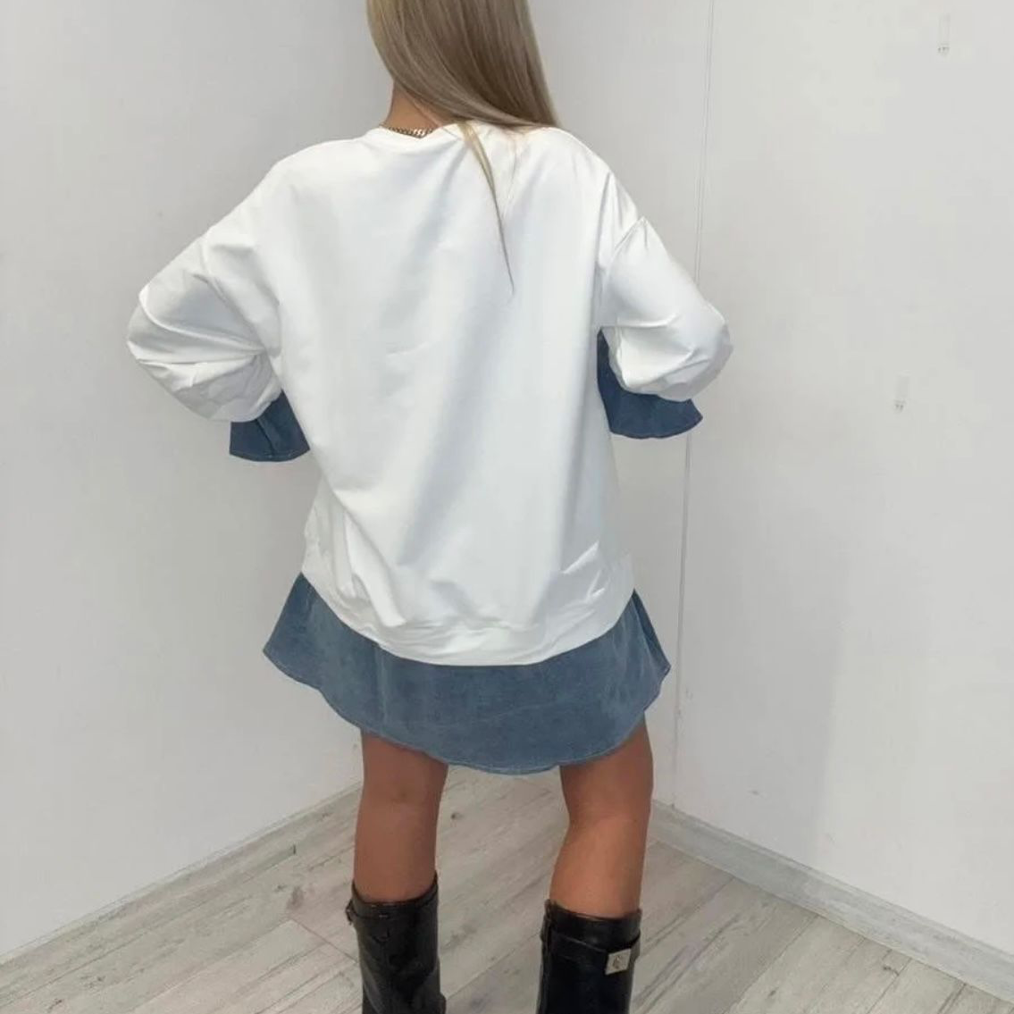 0031 PAPARAZZI robe sweat manches longues finie au bas des manches e de la jupe avec du jeans froncé inscription et logo en strass dorés