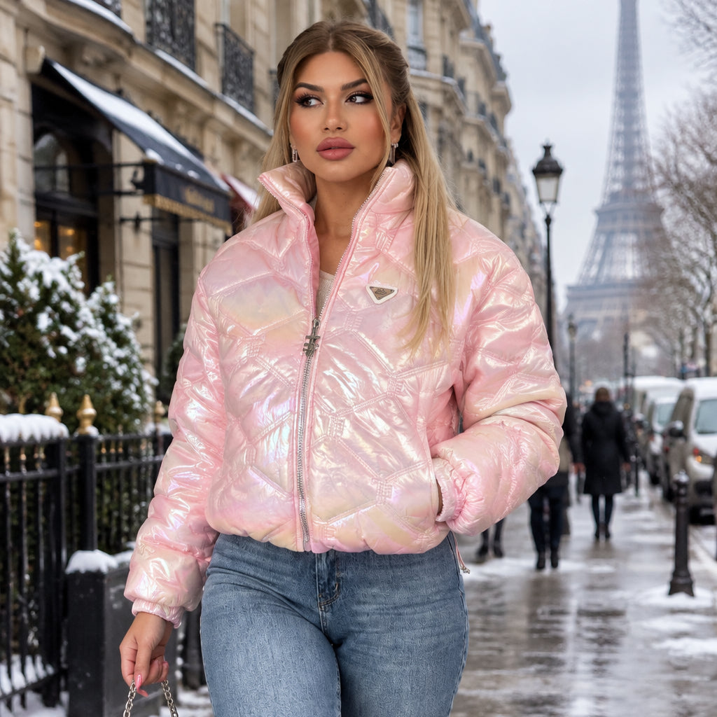 Doudoune irisée 2018 – Tatu Fashion veste courte matelassée femme rose brillant à reflets nacrés, col montant et fermeture zippée, style streetwear chic pour la saison froide