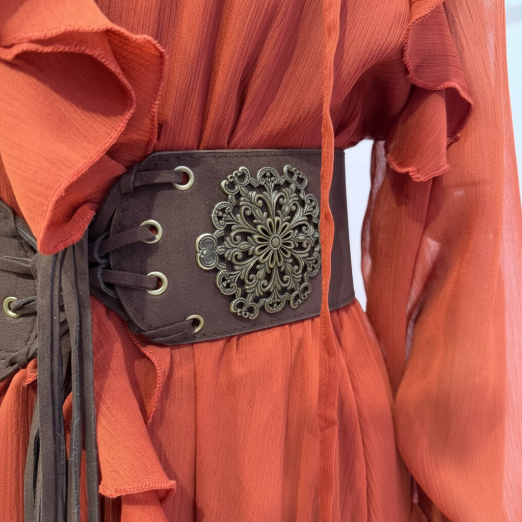 LR203 ceinture corset large en cuir marron style bohème et médiéval pour femme avec laçage frontal à œillets, ornements métalliques sculptés vintage et longs liens suspendus élégants pour cintrer robes et tuniques avec style