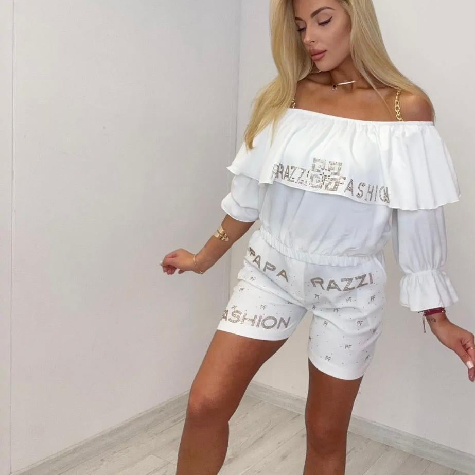 PAPARAZZI  3125 ENSEMBLE 2 Pièces ;  Short &amp; Top avec épaule dénudée large, décolleté qui tombent sur les bras  de bretelles en maillons dorés élastique à la taille short, moulant