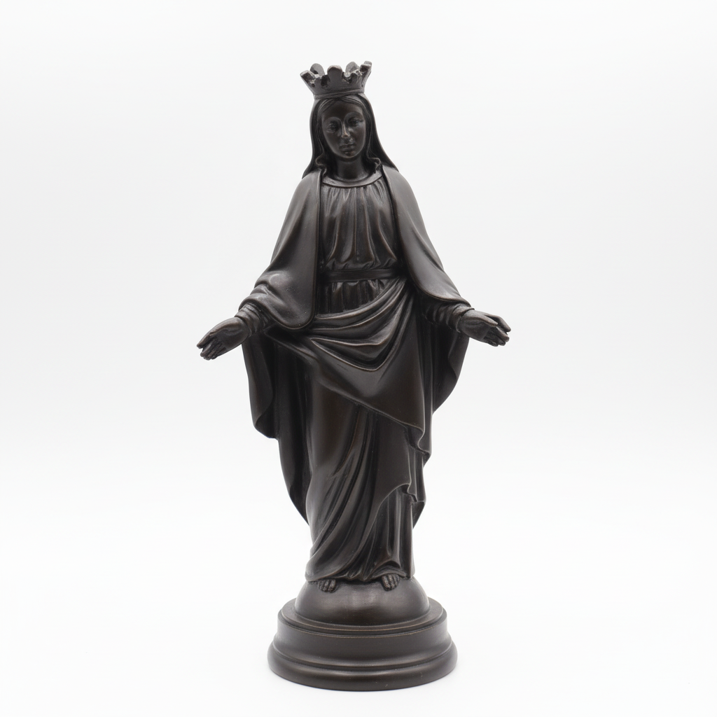 statuette religieuse de la vierge noire de 21 cm bénie par un prêtre de lourdes, passée sous la grotte des apparitions, objet spirituel chargé de dévotion mariale authentique en provenance directe de lourdes