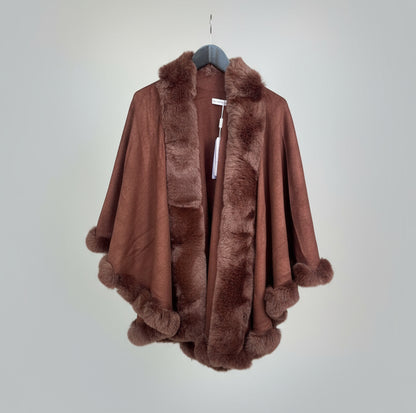 3376 Poncho entièrement fourré confort et élégance