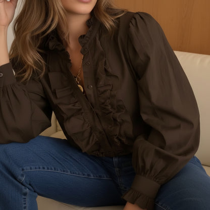 Chemisier volanté 32191 – blouse femme marron chocolat ou camel à col montant, volants sur le devant, manches longues bouffantes et poignets travaillés, style romantique pour la ville