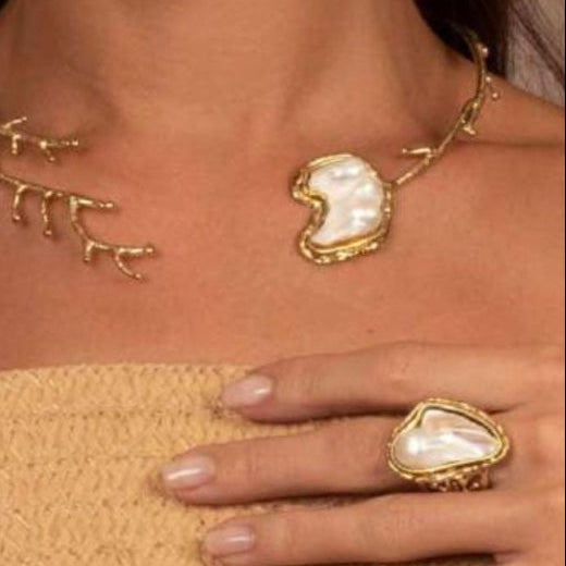 NIIKI PARIS 1179 bijoux feuille pierre nacrée chaque article vendu séparément Tout les bijoux NIIKI peuvent être précommandé délai de 15 jours ouvrables voir en privé avec Laetitia .