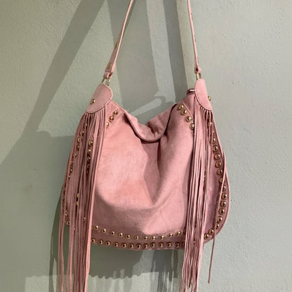 SAC A MAIN 6777 avec des franges esprit bohême chic  avec franges iconiques et détails cloutés dorés l’accessoire indispensable au look vintage et audacieux pour sublimer toutes vos tenues  avec élégance et caractère Taille40cmL/35cmH