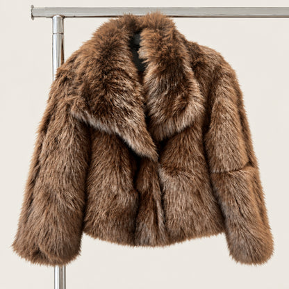 Veste fourrure CA8770 – veste courte femme en fausse fourrure marron avec grand col cranté et coupe ample, style glamour chic pour l&