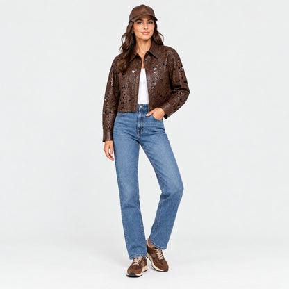 Blouson ajouré MBB8915 – veste courte femme en similicuir marron chocolat avec découpes florales au laser, col chemise et boutons devant, pièce originale pour une tenue chic de saison