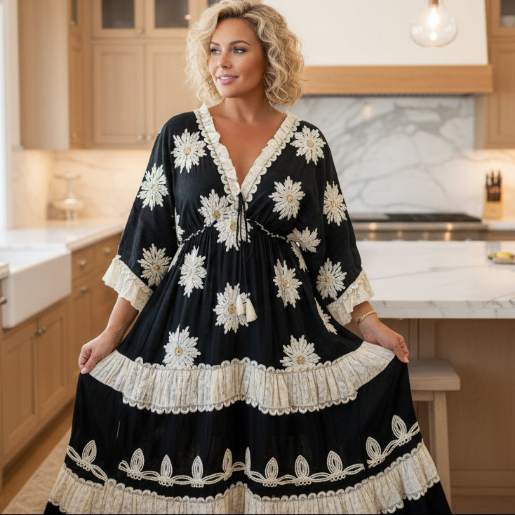 ROBE Longue Bohême : PAP61 MARGUERITE Taille Unique du  38/46  avec broderies fleurs et dentelle ✨ le look folk parfait pour briller. coupe fluide, détails sequins et esprit hippie chic. dispo en noir, beige et turquoise ! 🌸
