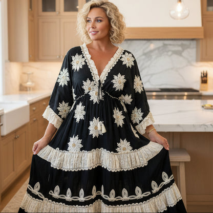 ROBE Longue Bohême : PAP61 MARGUERITE Taille Unique du  38/46  avec broderies fleurs et dentelle ✨ le look folk parfait pour briller. coupe fluide, détails sequins et esprit hippie chic. dispo en noir, beige et turquoise ! 🌸