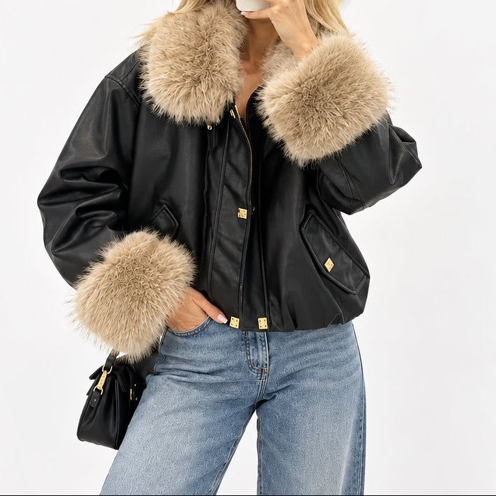 Blouson fourrure DA1100B / DA1100D – veste courte femme en similicuir avec col et poignets en fausse fourrure contrastée, coupe oversize et boutons dorés pièce de saison à associer avec un jean ou un pantalon ajusté pour un look urbain